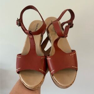 Hush Puppies Women's Brown Sandals Wedges NWOT size 7